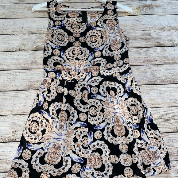 Romper - Picture 2 of 8